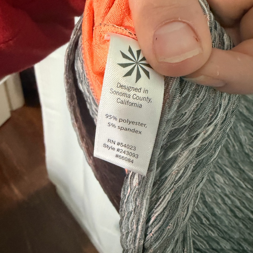 Athleta Snowscape Quilted Crew Neck Pullover Gray Orange Active Top M - Picture 5 of 6